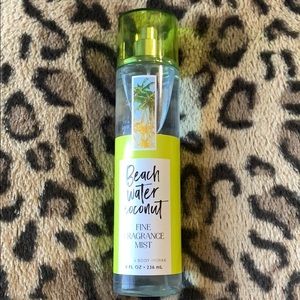 🥥Coconut Bath and body works fine fragrance mist